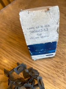 Ford BODY MOLDING CLIPS - Bild 1 von 3