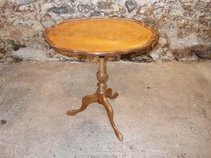 Vintage Oval Tripod Wooden Occasional Table  Wine Plant Stand Pie Crust Edge - Picture 1 of 6