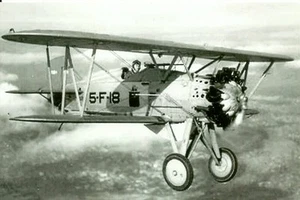 WWII Boeing U.S. Navy 5-F-18 Doppeldecker - Flugzeug & Pilot 5" x 7" schwarzweiß Foto - Bild 1 von 1