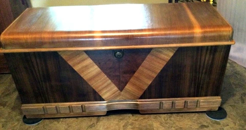 Vintage Red Cedar Chest By  Cavalier Corporation Chattanooga,TN.....LOCAL PICKUP Cover