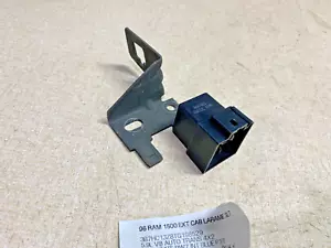 1994 95 96 97 DODGE RAM PICKUP FOG LIGHT RELAY & BRACKET 4687483 - Picture 1 of 3
