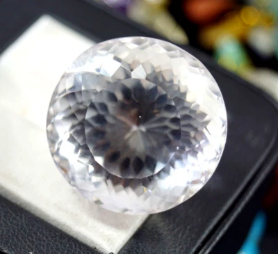 Zafiro blanco natural 250 quilates corte redondo certificado facetado piedra preciosa suelta certificada Foto 1 de 4