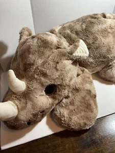 Peluche/almohada grande de dinosaurio marrón y blanco - Rinoceronte - 44" de largo - Imagen 1 de 3