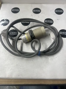 Interruttore di prossimità Omron E2K-X15ME1 capacitivo da 12 a 24 VDC - Foto 1 di 1