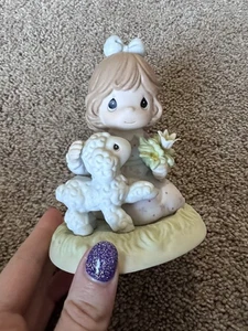 Precious Moments #101519 abril “Lily: Virtuous” - Imagen 1 de 11