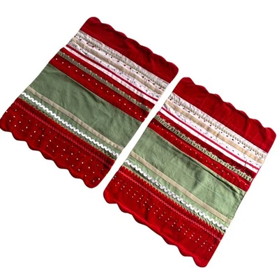 Set of 2 Red Green Velvet Ric Rac Embroidered Placemats Christmas Scalloped Edge - Imagem 1 de 4