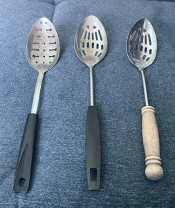Vintage Set EKCO Chrome Plated Slotted Serving Spoons Plastic & Wood Handles - Picture 1 of 7