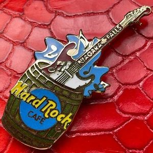 NIAGARA FALLS CANADA🇨🇦HARD ROCK CAFÉ®HRC PIN🎸1990 Guitarra ROJA Barril VERDE🎗 - Imagen 1 de 3