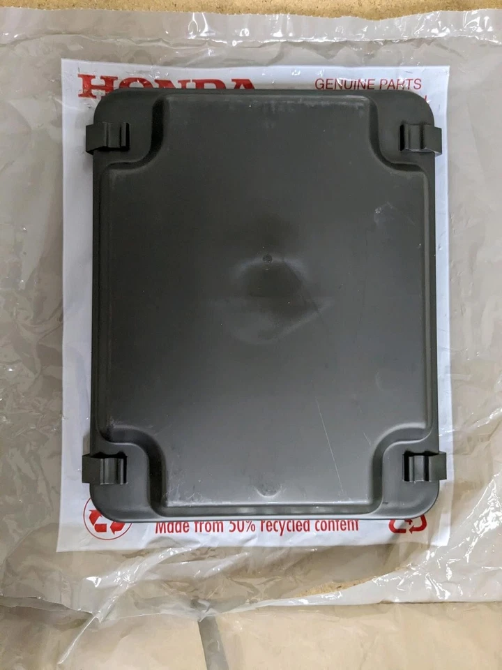 HONDA OEM AIR INTAKE CLEANER BOX LID COVER FOREMAN 400 1995-2004  & 450 98-04 - Image 1 of 1