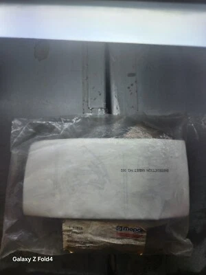 Cinturón de seguridad trasero Dodge Stratis 1996 a 1999 Chrysler Cirrus  Foto 1 de 2