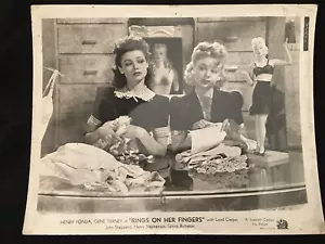 ANILLOS EN SUS DEDOS 1942 VINTAGE Gene Tierney Iris Adrian - Imagen 1 de 4