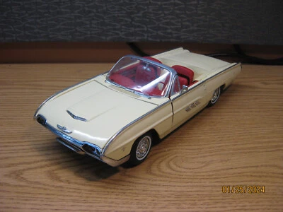 1/18 1963 THUNDERBIRD SPORTS ROADSTER, EN AMARILLO PÁLIDO DE ANSON SIN CAJA Foto 1 de 4