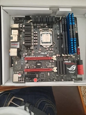 Scheda Madre Asus ROG  Maximus V Gene +cpu Intel I7 3770+32 Gb ram+dissipatore  - Immagine 1 di 4