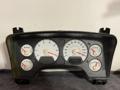 02 03 04 05 06 Cuadro de instrumentos velocímetro Dodge Ram P56049831AG Foto 1 de 4