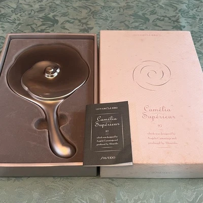 Espejo de mano SHISEIDO Camélia Supérieur 97 Angela Cummings de JAPÓN artículo usado Foto 1 de 3