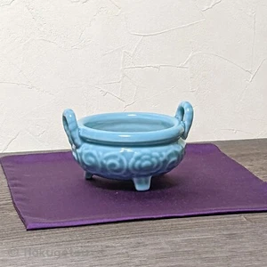 Quemador de incienso de cerámica con asas y tres patas, meditación azul claro - Imagen 1 de 12