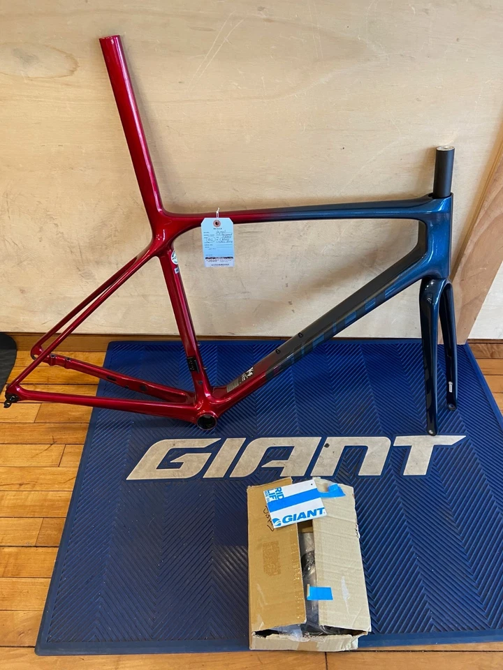 Giant TCR Advanced SL Disc Frame M/L Comos Navy - Image 1 of 1