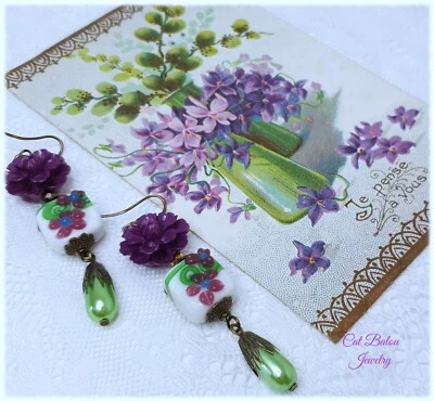 Lavendel Ohrringe Lila Grün Bronze Violett Antik Vintage BlümchenCatBalouJewelry - Bild 1 von 4