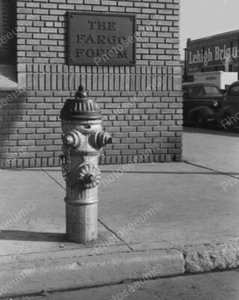 Old Fashioned Fire Hydrant 1940 Vintage 8x10 Reprint Of Old Photo - Picture 1 of 1