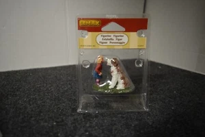 2015 Lemax Christmas Little Girl St Bernhard Figurine - Picture 1 of 2