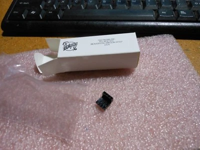 TEKTRONIX CONNECTOR NO CONTACTS (2 PC LOT) # 352-0162-00  NSN: 5935-01-022-9144 - Image 1 of 4