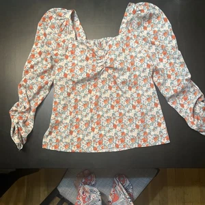Huul Damen Blumendruck Herzausschnitt Bluse Größe Small - Bild 1 von 9