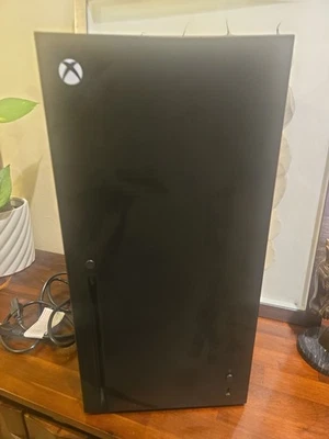 Mini nevera oficial Xbox Series X de Ukonic 18x9x9 refrigerador con licencia de Microsoft Foto 1 de 3