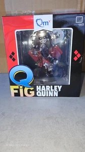 Q FIG Harley Quinn Figure 4" Figurine The Suicide Squad & Stand & Speech Bubble - Picture 1 of 22