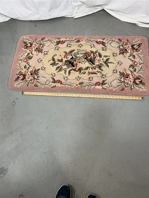 alfombra antigua alfombra dispersa enganchado algodón rosa verde floral 24x48 original 1940  Foto 1 de 4