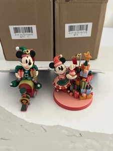 Nuevo CONJUNTO DE 2 Parks Store MICKEY y MINNIE MOUSE Elfo Cuaderno de Bocetos Ornamento 2024 - Imagen 1 de 10