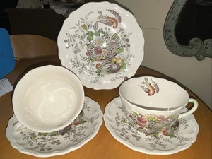 Vintage Royal Dalton Hamshire zwei Untertassen 2 Tassen und ein Dessertteller - Bild 1 von 7