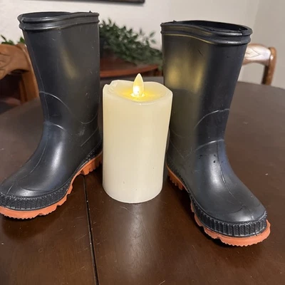 Size 7 toddler boots rubber boots😇 - Image 1 of 4