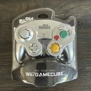Old Skool Dual Analog Controller for Nintendo Game Cube and Wii - Silver - Picture 1 of 3