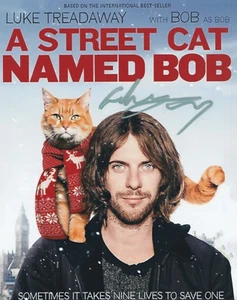 LUKE TREADAWAY AUTOGRAPH SIGNED 10" X 8" PHOTO (A STREET CAT NAMED BOB) 55 - Foto 1 di 1