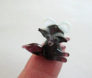 M3 Lila Waschbär MINIATUR GLAS FIGUR Kunst Mini Tierwelt Ganz er75059 - Bild 1 von 7