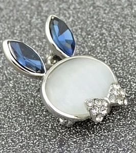 LOVELY RABBIT CRYSTAL OPAL BROOCH RHINESTONE CUTE PIN FASHION GIFT DECOR CLIP - Picture 1 of 3