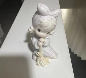 Vintage Precious Moments, E-5379, "Isn't He Precious?" 1984 Figur - Bild 1 von 6