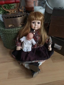 Sammler-Porzellanpuppe 56 cm – Rarität / Handarbeit - Bild 1 von 3
