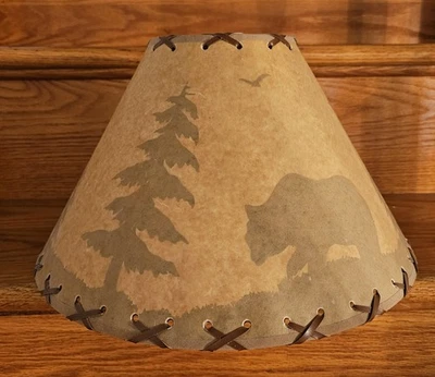 Pantalla rústica alce/oso engrasado papel artesanal sobre marco de alambre de plástico sobre enchufe Foto 1 de 4