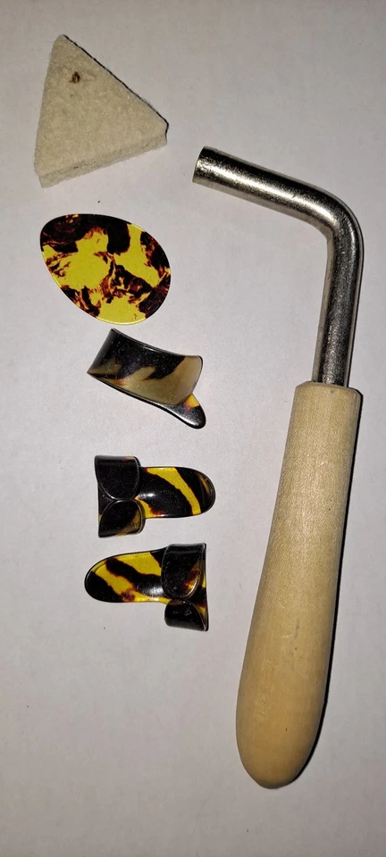 Oscar Schmidt Autoharp TUNING WRENCH and picks - Image 1 of 1