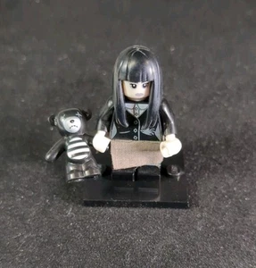 LEGO Minifigure Spooky Girl, Series 12 (Complete) - Picture 1 of 2