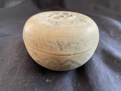 Antique 15th C pottery, Sawankhalok ceramic box, Swankalok Thailand Siam - Image 1 of 4