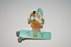 Disney Shopping BASHFUL SHY Pin Expressions Series Snow White & Seven Dwarfs - Picture 1 of 1