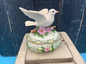 Heritage House Sing A Song Trinket Music Box - Dove & Flowers, The Way We Were - Imagen 1 de 8