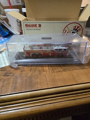 Code 3 Dicast FDNY Yankees Fire Engine And Yankees Ladder Truck - Image 1 of 4