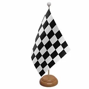 "BANDERA DE MESA A CUADROS EN BLANCO Y NEGRO con base de madera y poste 9""x6"" - Imagen 1 de 1