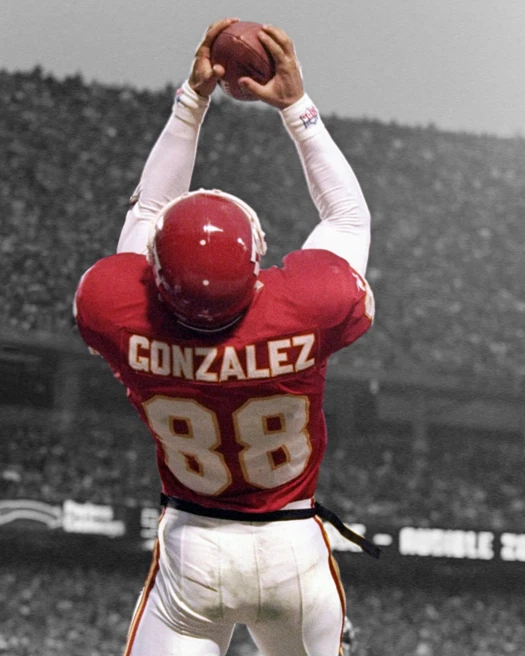 Глянцевый фотоплакат Kansas City Chiefs TONY GONZALEZ 8x10 в центре внимания - Изображение 1 из 1