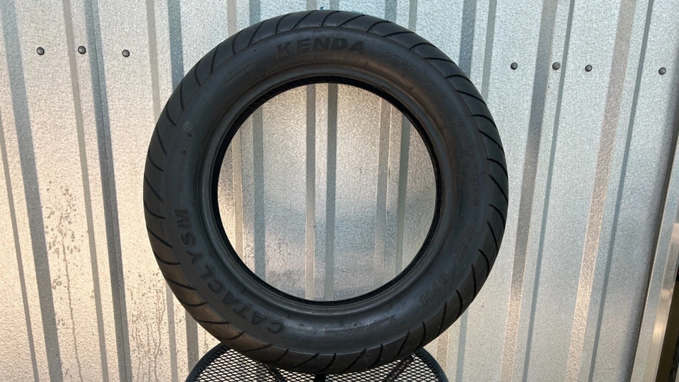 Neumático delantero de motocicleta Kenda para Harley Davidson K6702F 130/90-B16 Foto 1 de 4