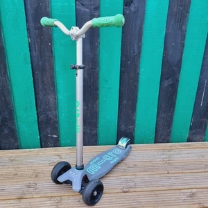 Maxi Micro Deluxe PRO Scooter Gris Verde - Imagen 1 de 9