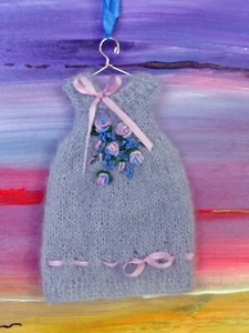 PULLIP or BLYTHE DOLL DRESS - hand kitted and embroidered pale mauve mohair - Bild 1 von 5